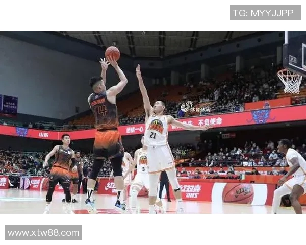 2018年山东高速与浙江广厦激战回顾：篮球场上的巅峰对决与精彩瞬间分析